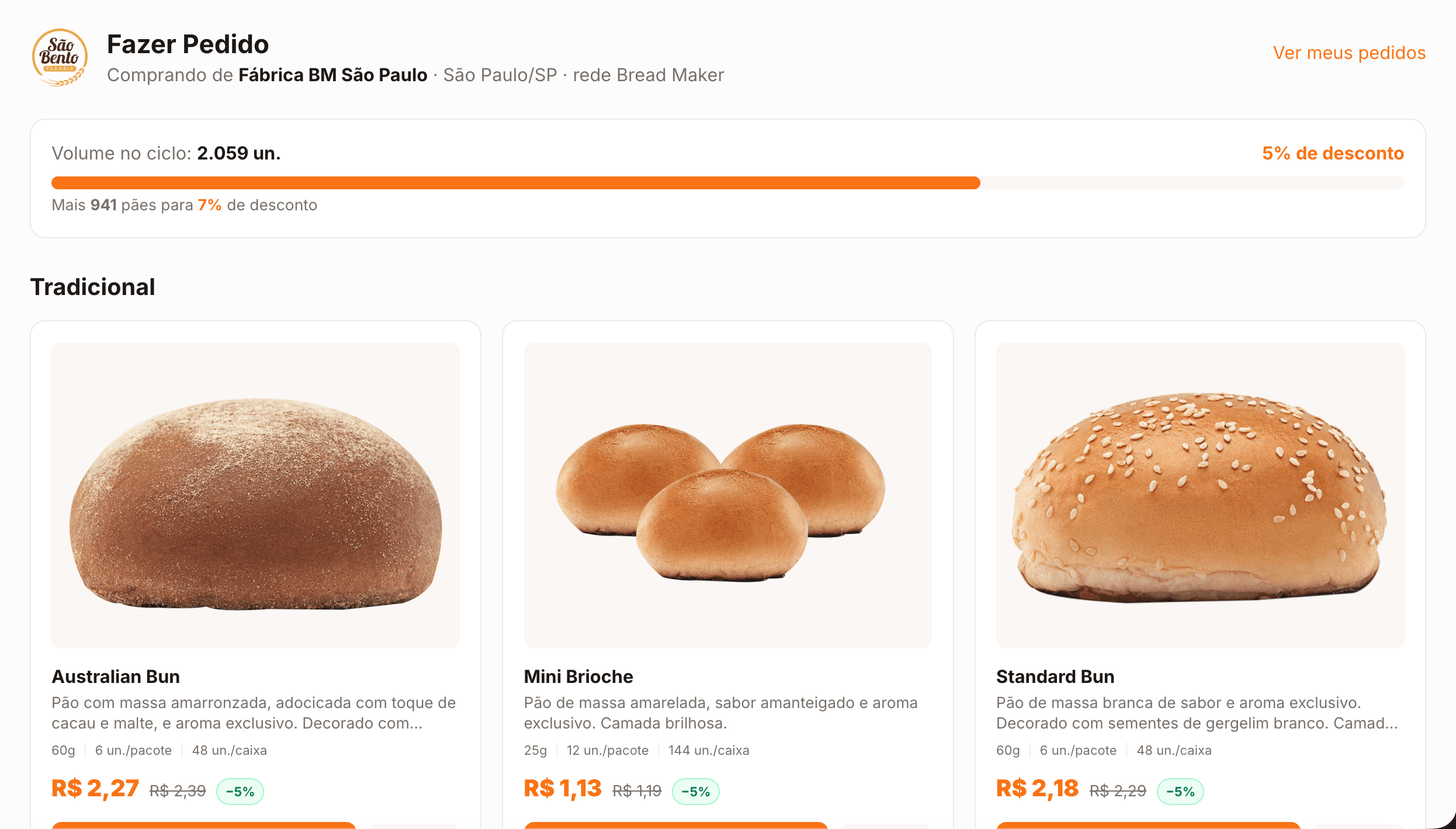 Portal de compra do cliente com o catálogo e a barra de desconto por volume no topo